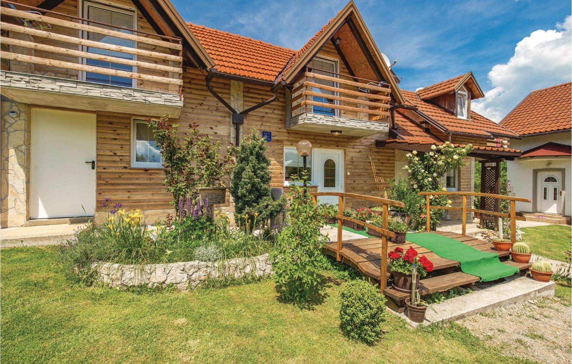 2 Bedroom Cozy Home In Licko Lesce Exterior foto